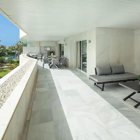 Apartment El Embrujo Puerto Banus 4 Bed Apt Walk To Beach!