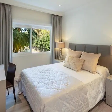 El Embrujo Puerto Banus 4 Bed Apt Walk To Beach!
